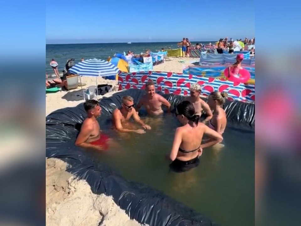 Krass! party-freunde graben pool in ostseestrand