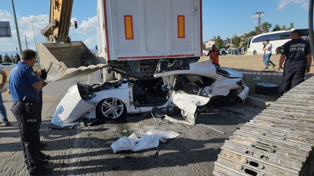 Amasya'da 1 kişinin öldüğü, 3 kişinin yaralandığı kaza güvenlik kamerasında