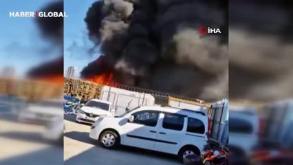 İstanbul'da zincir marketin deposunda yangın