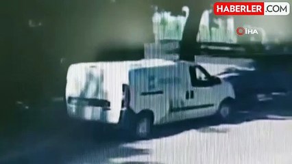 Pes dedirten hırsızlık: Park halindeki araçtan telefonu alıp gitti