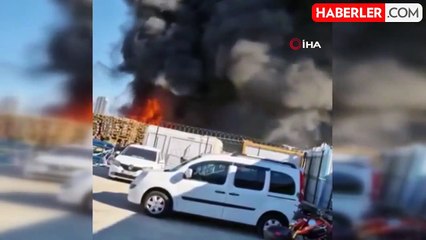 Esenyurt'ta bir zincir markete ait depoda yangın çıktı