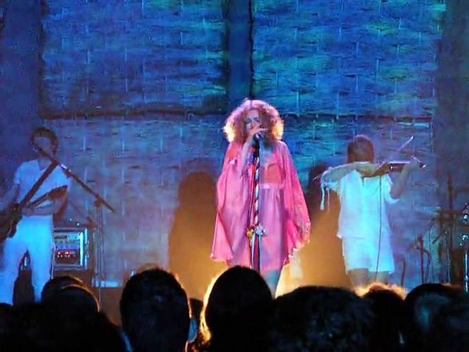 Goldfrapp - Some People Live Casino de Paris 2008