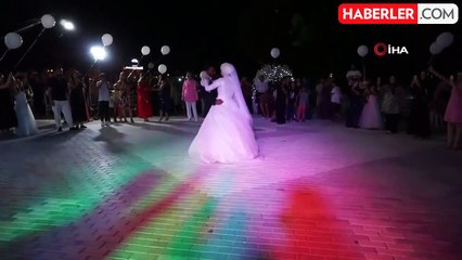 Prag'da tanıştığı Hintli eşiyle Gölhisar'da evlendi