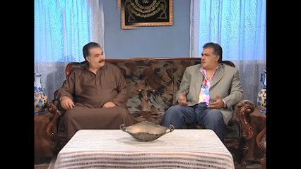 الاب قاعد مع ابنة علشان يصالحه علي مراتة