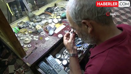 Kilis'in 52 yıllık antika saat ustası zamanı ayakta tutuyor