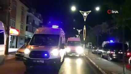 Otomobilini park etmek isterken 2 çocuğa çarptı