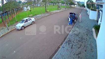 Vídeo mostra último abraço de vítima de acidente aéreo com o filho