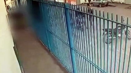 Imagens de câmeras mostram mulher sendo atacada a f*cadas em centro de saúde de MG