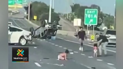 tn7-Video: Dos niños en pañales salen expulsados de un carro que volcó en Texas-130824