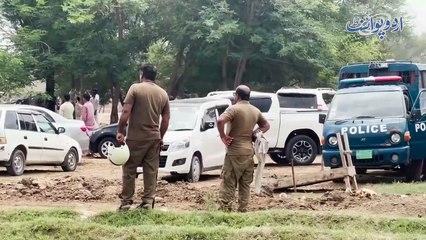 Video herunterladen: Arshad Nadeem Ke Gaon Pahunch Ke Maryam Nawaz Ne Javelin Throw Champion Par Inamaat Ki Barish Kar Di