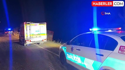 Uşak'ta devrilen tırın sürücüsü yaralandı