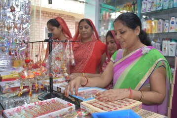 छोटा भीम एवं डोरेमान के बे्रेसलेट वाली राखियों से सजने लगा बाजार