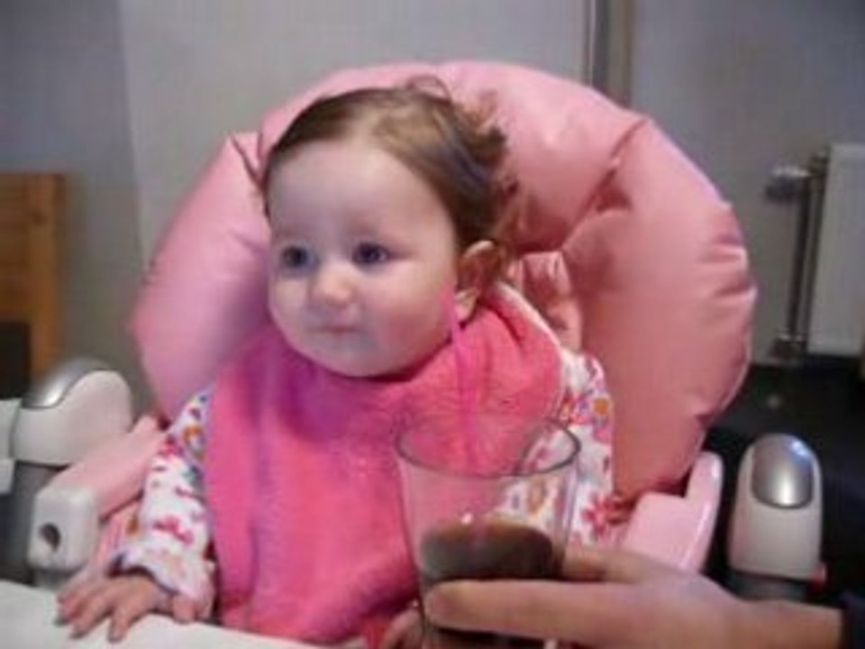 18 avril boit a la paille et rit