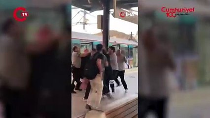 Marmaray'da kavga! Güvenlik görevlisinin silahını almaya çalıştı