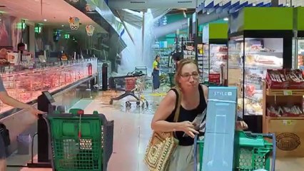 300 desalojados en un supermercado de Valencia: las fuertes tormentas desatan el pánico y provocan graves inundaciones