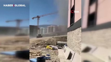 Şantiye alanında beklenmedik felaket! Hortum tozu dumana kattı