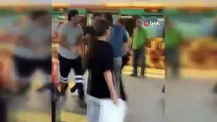 Marmaray istasyonunda tekme tokat kavga