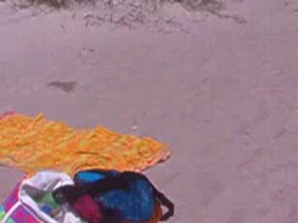 On joue dans le sable