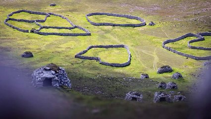 NTS Braves the elements to protect St Kilda Kirk