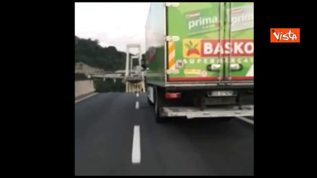 Anniversario Ponte Morandi, ecco il camion simbolo del crollo sull'orlo del precipizio ARCHIVIO