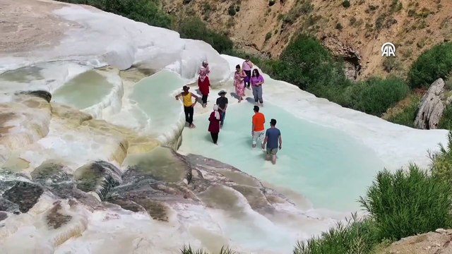 Van'daki travertenler turistlerin ilgisini çekiyor