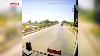 Yolcu otobüsü iş makinesine çarptı