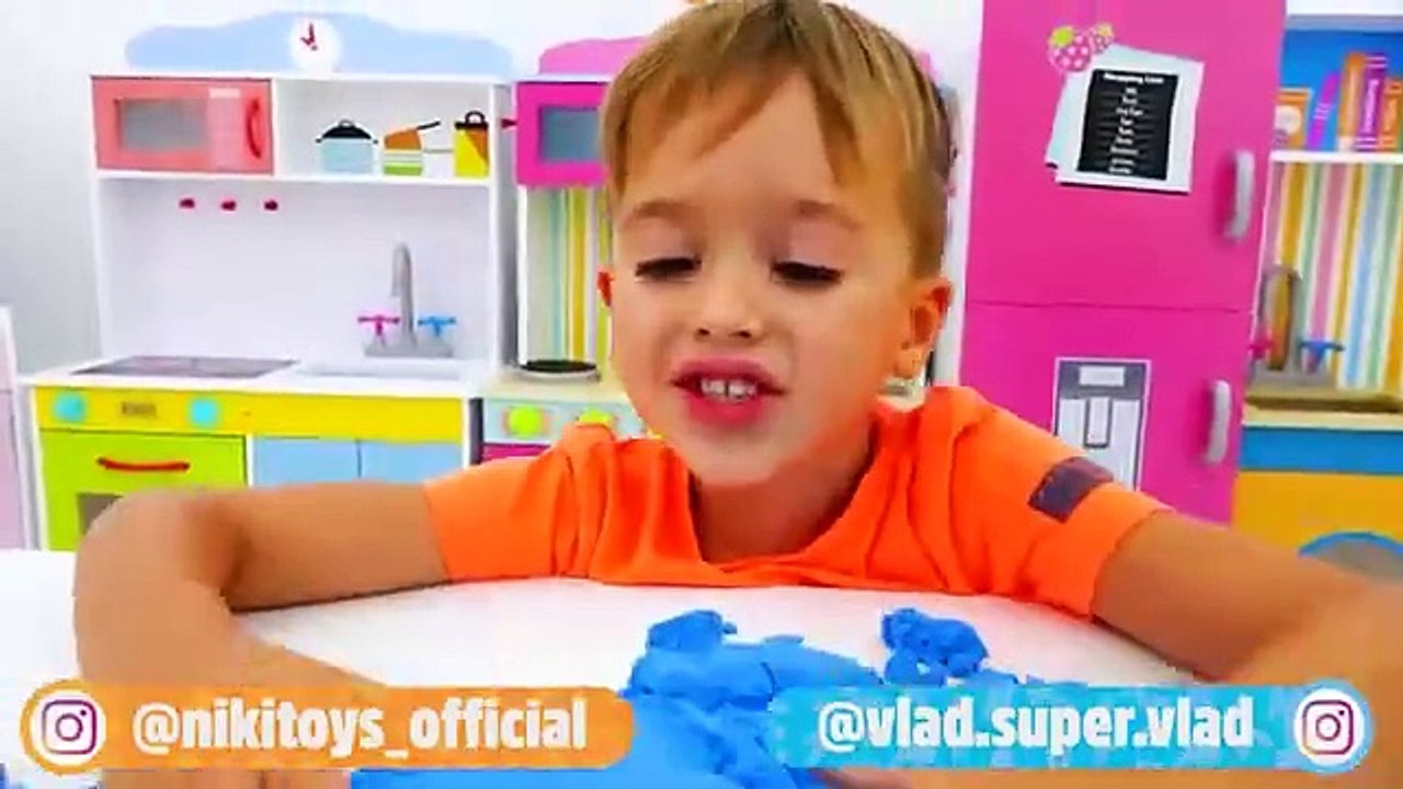 Vlad y Niki aprenden a hacer juguetes con arena cinética