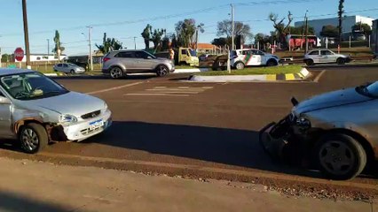 Câmera flagra acidente de trânsito no Trevo da Portal