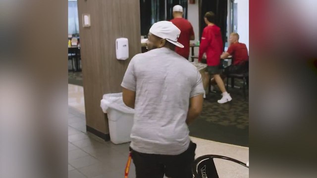 Magician's mind-blowing performance leaves Kansas City Chiefs players speechless