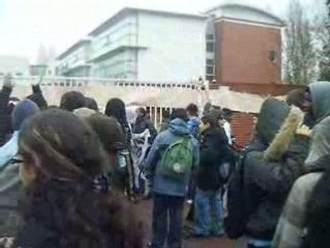 Blocus aux Petits Ponts. (2)