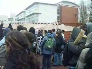 Blocus aux Petits Ponts. (2)