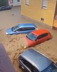⚡FIN Fuseau horaire Allemagne : Karlsruhe, dans le Land de Bade-Wurtemberg, a été le théâtre hier de fortes inondations dues à des chutes de pluie inhabituelles dans la région.