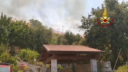 Capua, incendio a Sant'Angelo in Formis: evacuate tre abitazioni (14.08.24)
