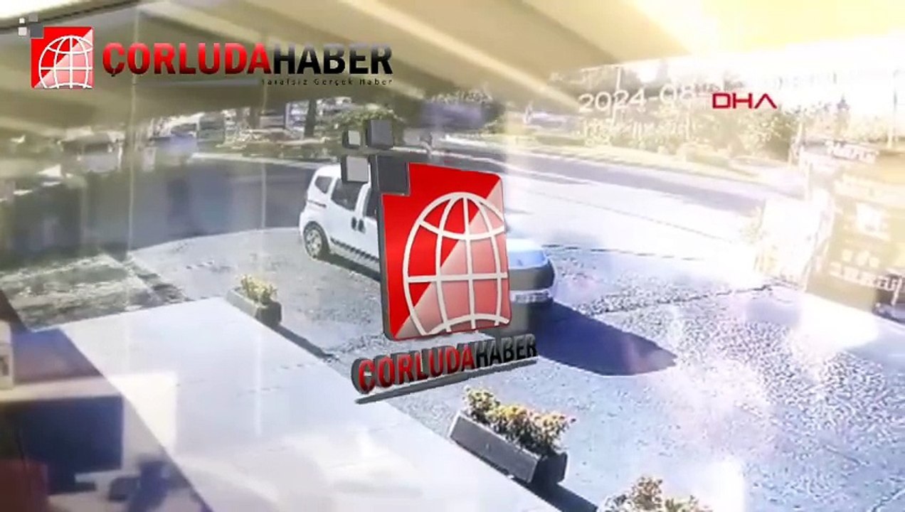 Midibüsle Çarpışan Motosikletin Sürücüsü Ağır Yaralandı
