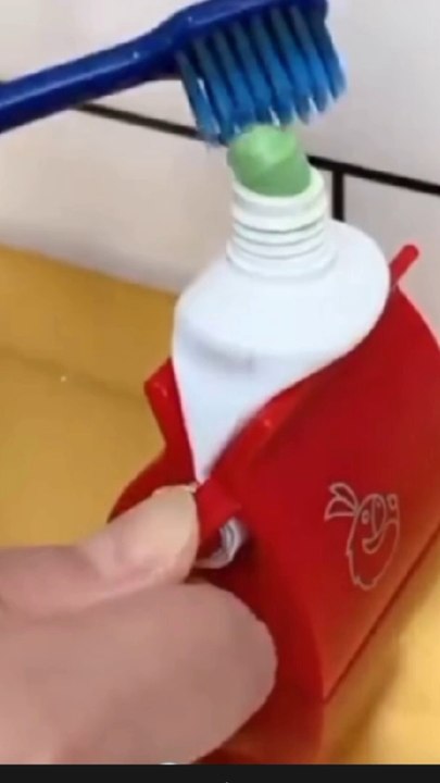 Toothpaste gadget