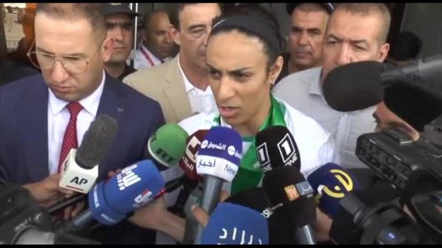 Imane Khelif denuncia Elon Musk e JK Rowling per cyberbullismo