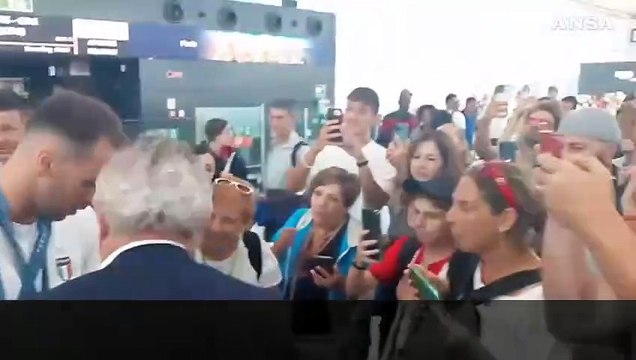 Il rientro dopo Parigi, applausi a Fiumicino per Paltrinieri e Fiamingo