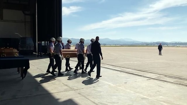 Avião da FAB trazendo mais três corpos do acidente aéreo decola sentido à Cascavel