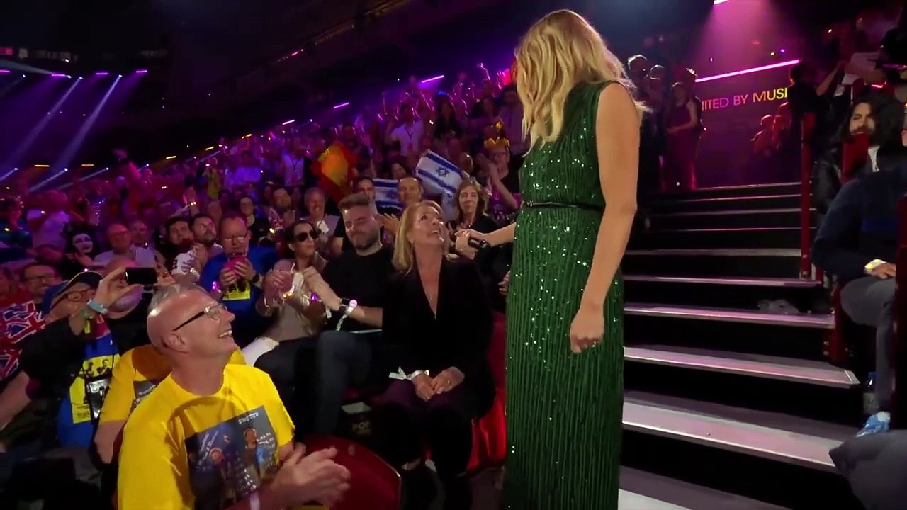 KLIP med Chrissy Wickham og Malin Åkerman med sin fine smukke grønne kjole samt nederdel (Læs tekst i beskrivelse) || Eurovision Song Contest 2024 || DRTV