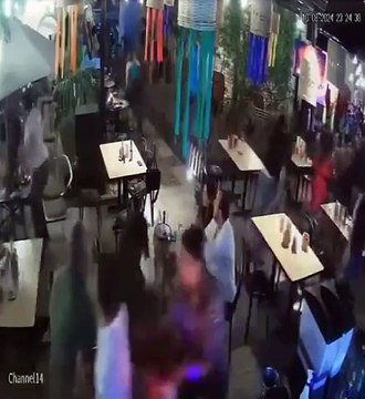 Lanzan bomba en restaurante lleno de comensales