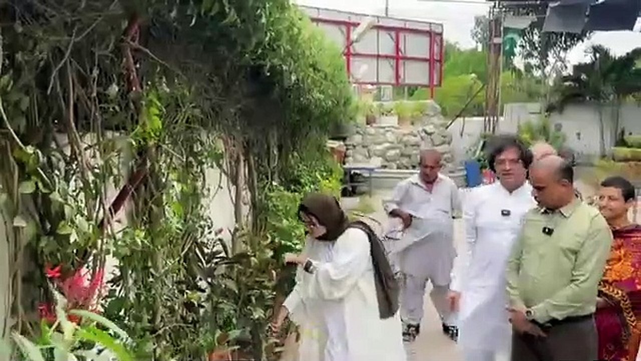 SAAL_KA_SAB_SE_KHUBSURAT_DIN_SPECIAL_BACHON_SE_MULAQAT♥️__DIL_KHUSH_HOGAYA_@RabeecaKshorts