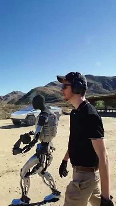 Robots Testing the Bulletproof Cybertruck! #robot #shorts #shortsvideo #shortsviral #ai #cybertruck