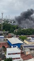 Incêndio deixa 30 famílias desalojadas na Comunidade Campina do Barreto, no Recife
