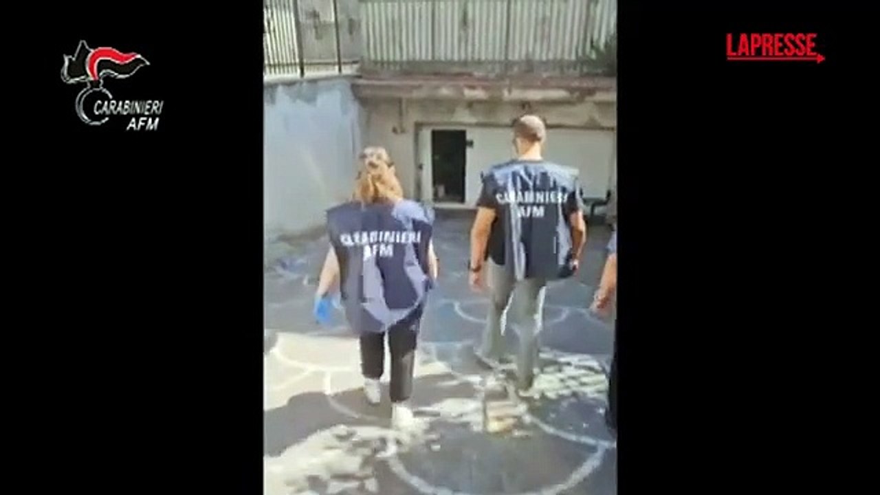 Scoperta una stamperia clandestina a Napoli: sequestrati 2,7 milioni di euro falsi