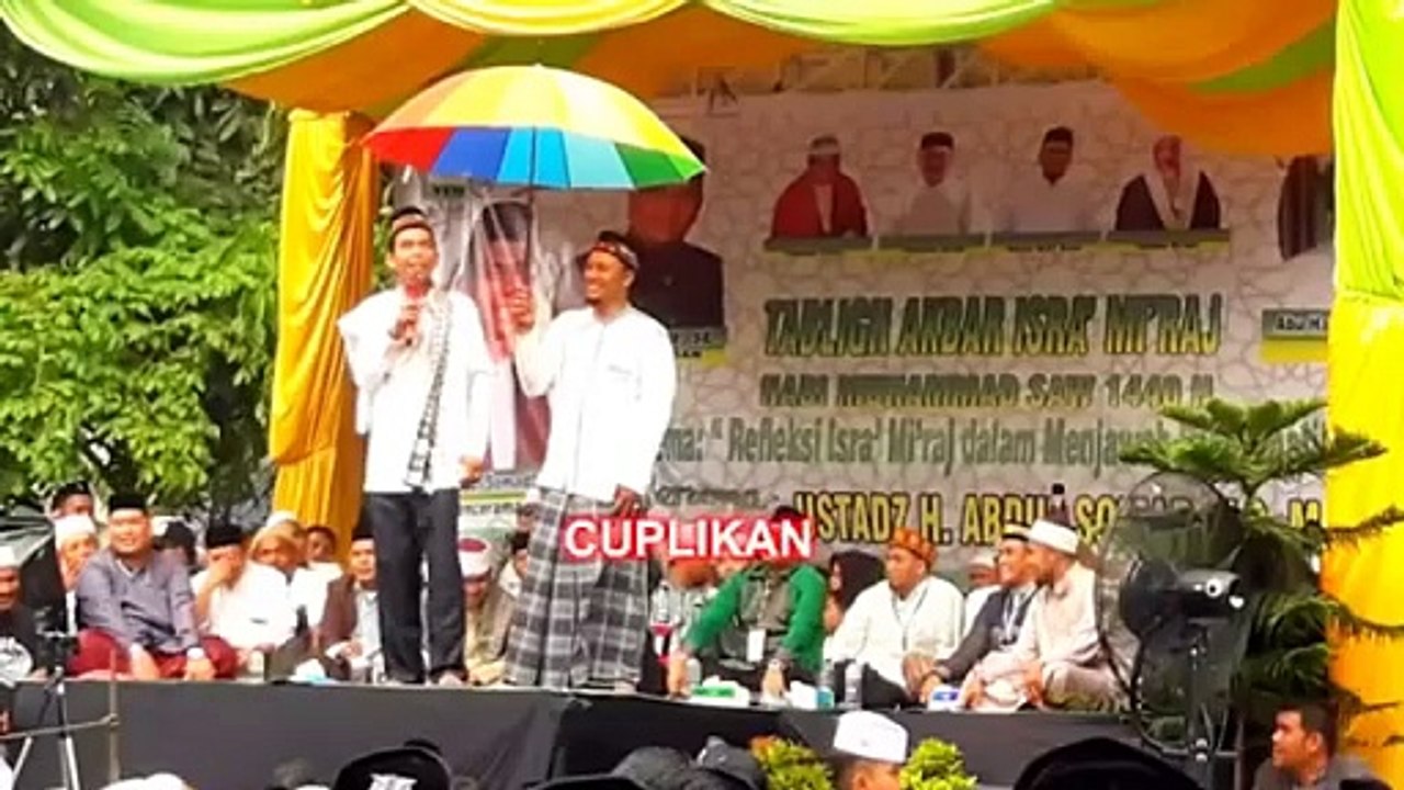 UAS Begitu di MULIAKAN di ACEH! Sahabat Lama Memayungi Ustadz Abdul Somad di Dayah Darul Ihsan Aceh