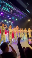 NTX se apresenta com samba e camisa do Botafogo no Rio de Janeiro