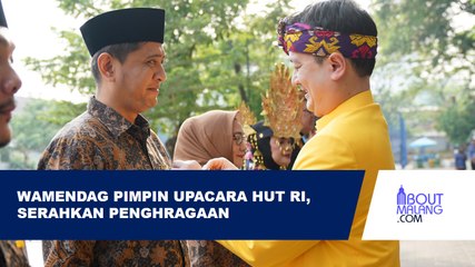 PIMPIN UPACARA HUT KE-79 RI, WAMENDAG SERAHKAN PENGHARGAAN KEPADA PARA ASN LOYAL