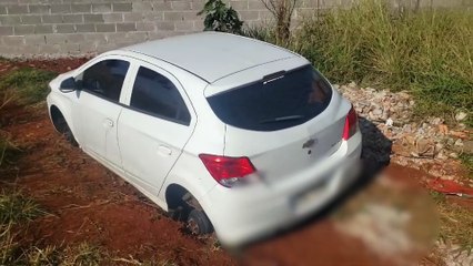 Após furto no Alto Alegre, Onix é encontrado depenado no Cascavel Velho