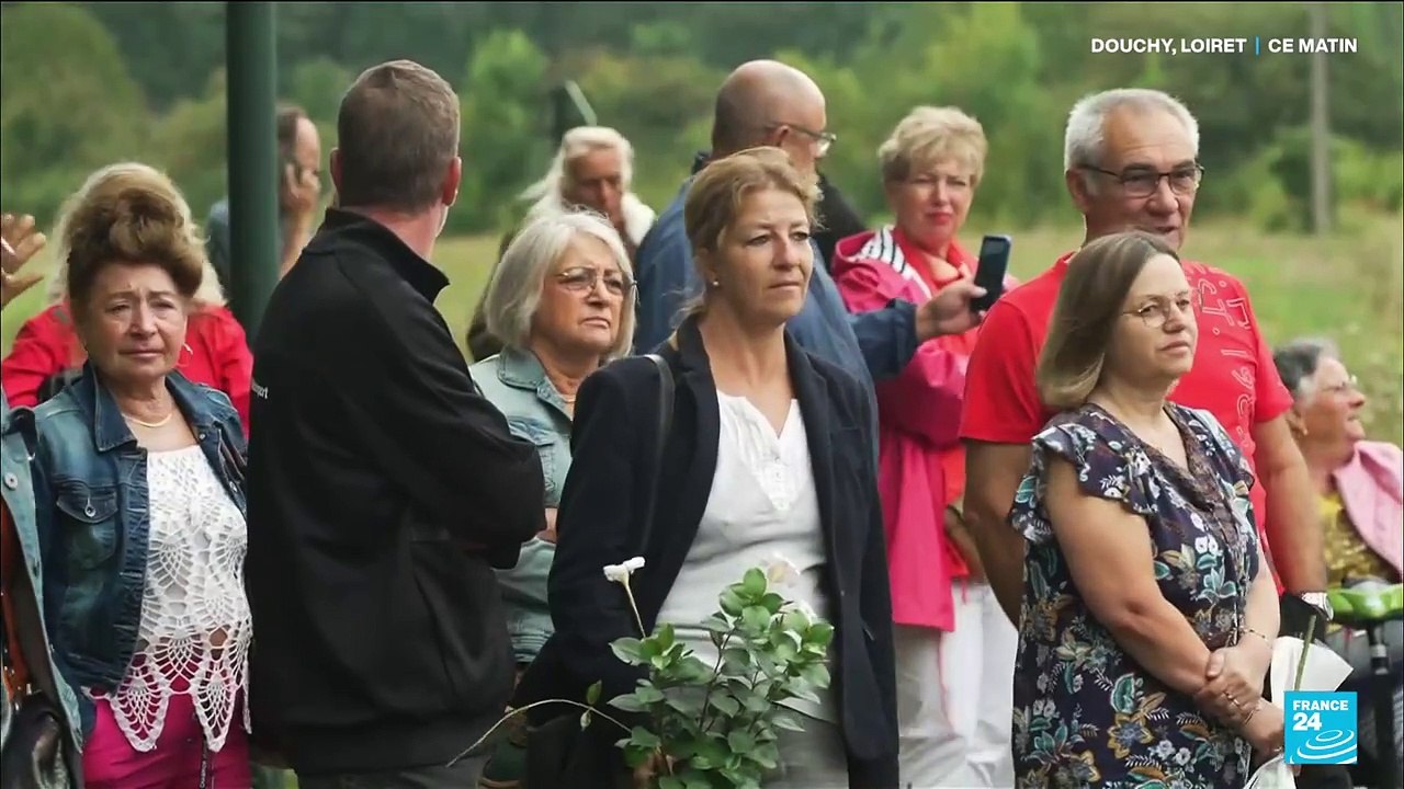Mort d'Alain Delon : devant sa maison de Douchy, ses dizaines de personnes viennent lui rendre hommage