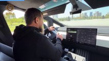 Kadyrov guida il Cybertruk regalato da Musk